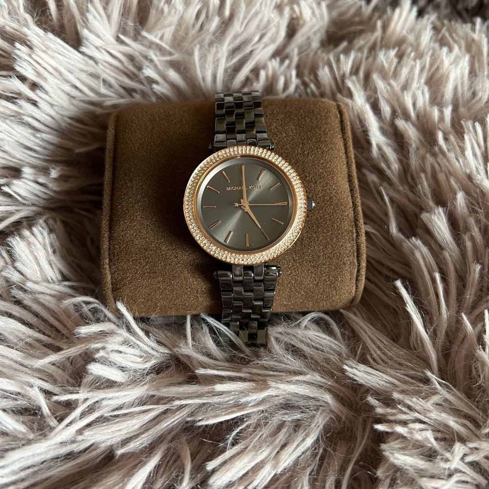 Michael Kors Watch - Picture 4 of 4